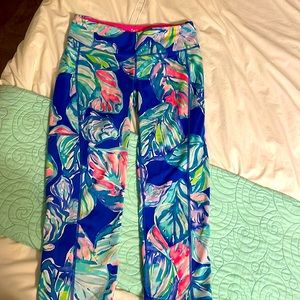 Lilly Pulitzer Luxletic Leggings. Size Medium. Mid Rise. Crop. Side pocket